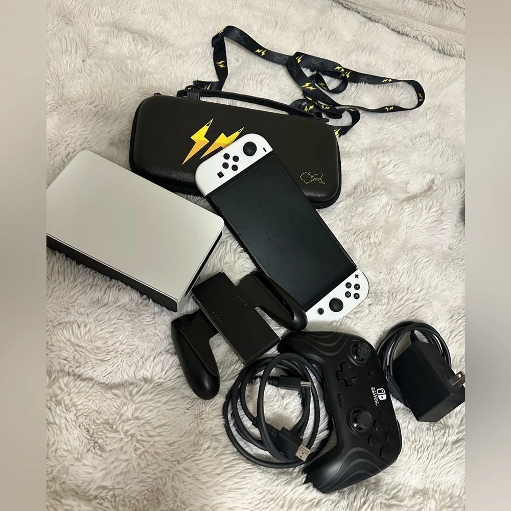 Nintendo Switch Bundle with Black and White Accessories - Picture 1 of 4